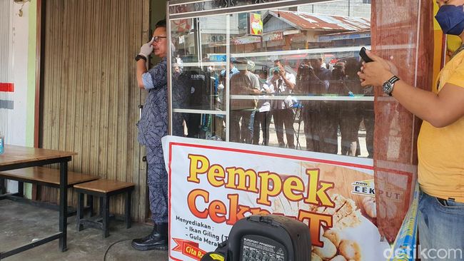 BNN Grebek Kedai Pempek Di Pekanbaru, Riau